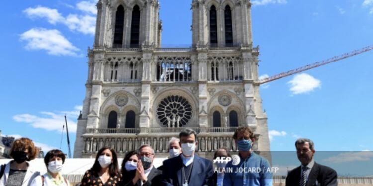 Reabren explanada de la catedral de Notre Dame, en París