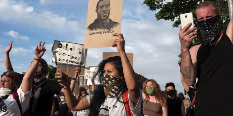 Protestas por muerte de afroamericano a manos de policía en EE.UU.