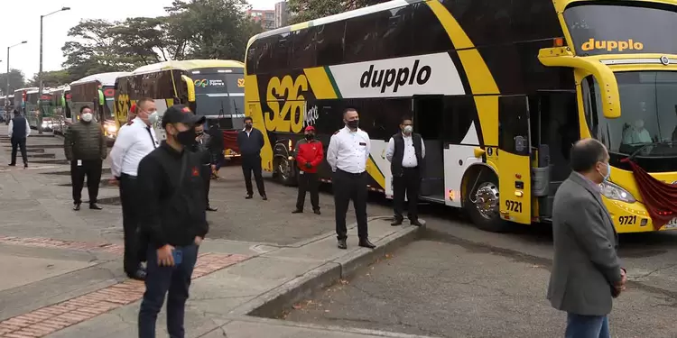 Protesta de buses intermunicipales por cuarentena en Colombia / Coronavirus en Colombia