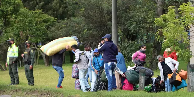 Venezolanos varados en Bogotá que piden regresar a su país.