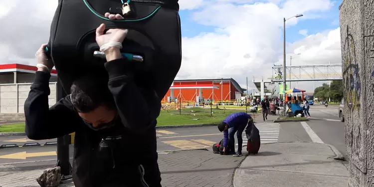 Venezolanos varados en Bogotá que piden regresar a su país.