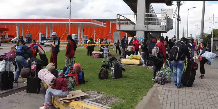 Venezolanos varados en Bogotá que piden regresar a su país.