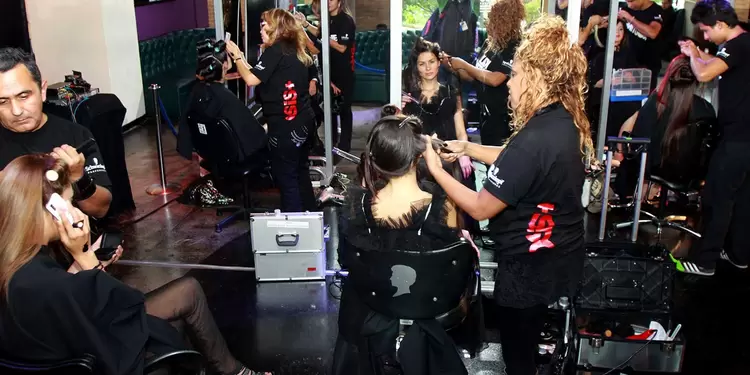 Las peluquerías en Colombia podrán abrir en ciertos municipios en Colombia. Peluquerías en Colombia