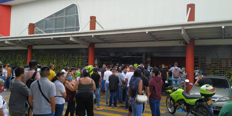 Cierran almacén