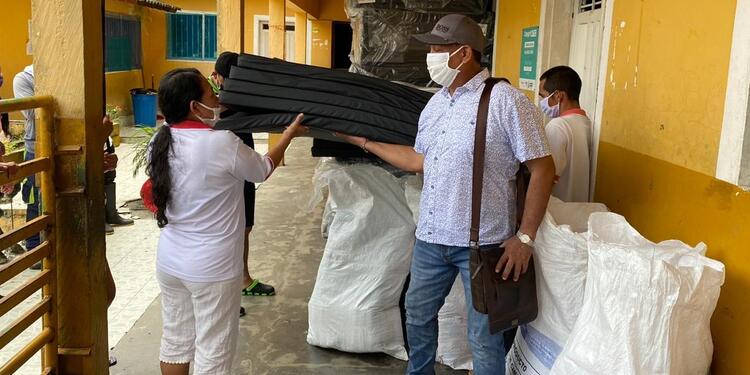 Entrega de ayudas humanitarias en Tarazá, Antioquia
