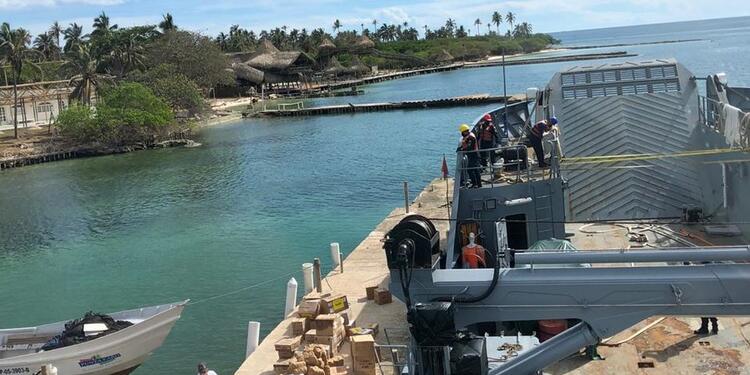 Armada entrega ayudas humanitarias y 150,000 litros de agua a habitantes de archipièlago de San Bernardo