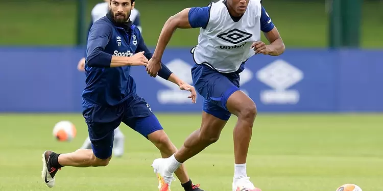 Yerri Mina Everton- regreso entrenamientos