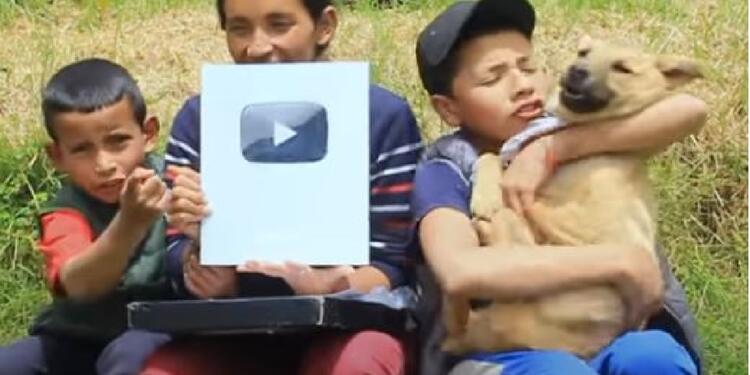 Youtubers campesinos ganan botón de reconocimiento