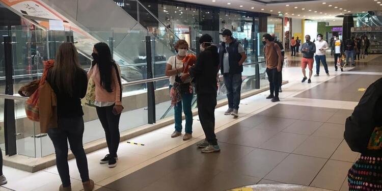 En el segundo día sin IVA muchos colombianos no salieron y prefirieron las filas virtuales Día sin IVA: Colombianos no salieron y prefirieron las filas virtuales