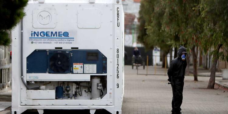 Contenedores para cadáveres en Bogotá / Cementerios de Bogotá en crisis por pandemia