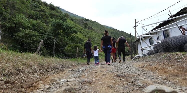 Traslado de excombatientes del ETCR Santa Lucía hacia Mutatá