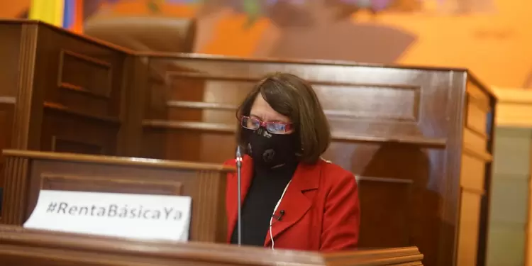 Aída Avella senadora de la Unión Patriótica en la réplica a la instalación del Congreso.