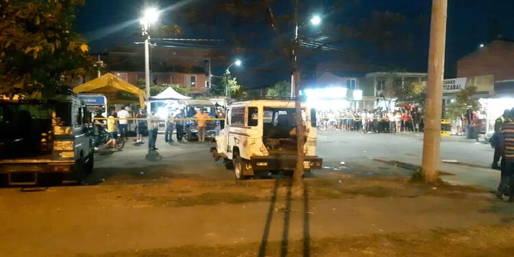 El hecho se presentó frente a un CAI de la Policía del barrio Llano Verde y dejó a varias personas heridas.
