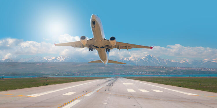 Reactivación de vuelos - Aeropuertos - Avión Reactivación de vuelos - Aeropuertos - Avión