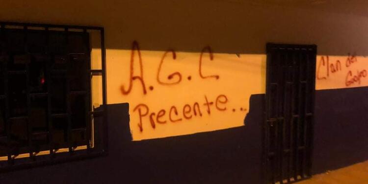 Grafitis en viviendas en Segovia, Antioquia.