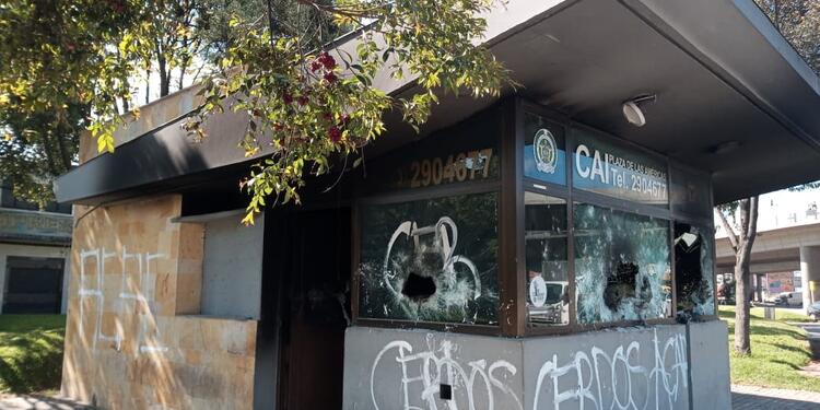 Destrucción CAI Bogotá