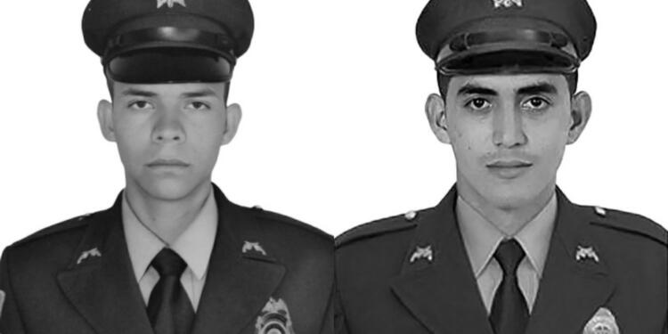Los policías Jaime Luis Castaño Castillo y Carlos Enrique Calderón.