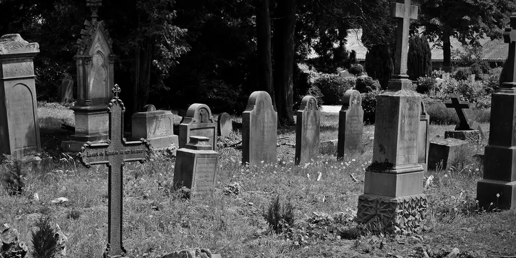 Cementerio - tumba Cementerio - tumba
