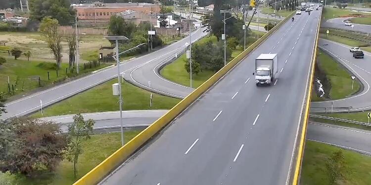Ciclista fue arrollado y lanzado de un puente en Chía