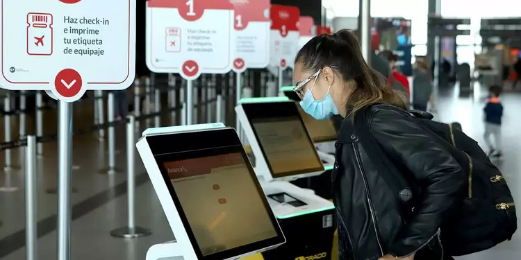 Viajeros en el Aeropuerto El Dorado