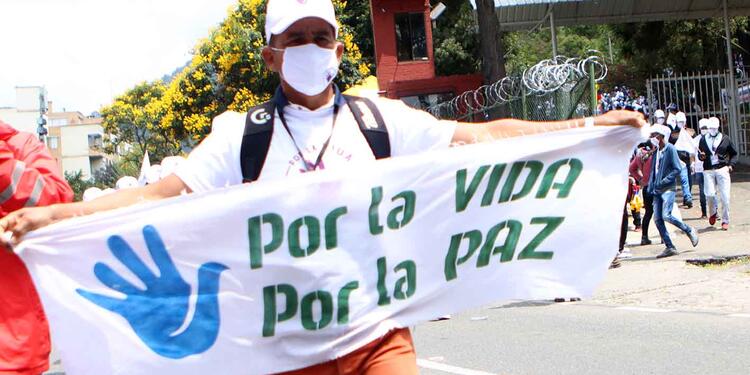 Marcha de exguerrilleros de las Farc hacia la Plaza de Bolívar. Marcha de exguerrilleros de las Farc hacia la Plaza de Bolívar.