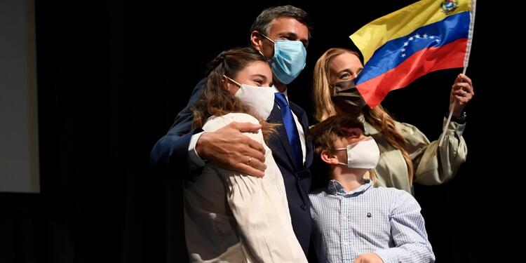 Leopoldo López junto a su familia en España