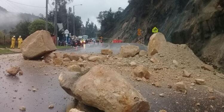 Caída de rocas en vías Caída de rocas en vías