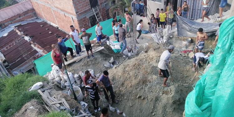 El hecho se presentó cuando hacían labores de limpieza, y recorte de un terreno en pendiente.