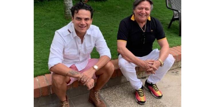 Silvestre Dangond junto a su padre William, conocido como 'El Palomo'. Silvestre Dangond junto a su padre William, conocido como 'El Palomo'.