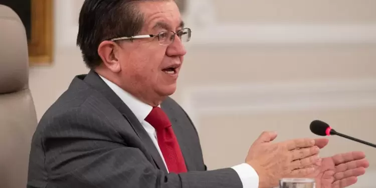 Fernando Ruíz, ministro de Salud