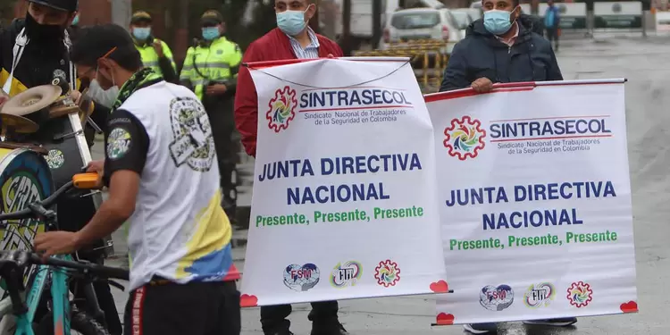 UNP – Escoltas de Unidad Nacional de Protección protestan en Bogotá