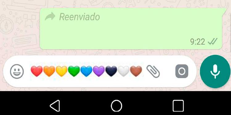 Chat de WhatsApp con corazones