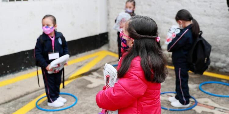 Colegios públicos en Bogotá se suman al modelo de alternancia