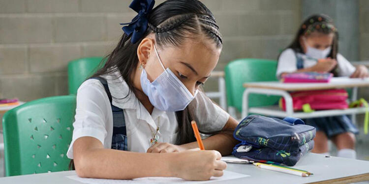 Colegios clases estudiantes