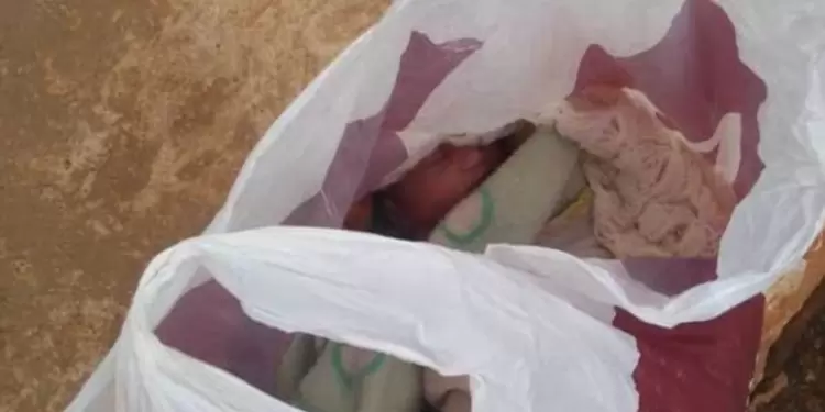 Mujer que no lograba tener hijos encontró a un bebé abandonado y lo adoptó