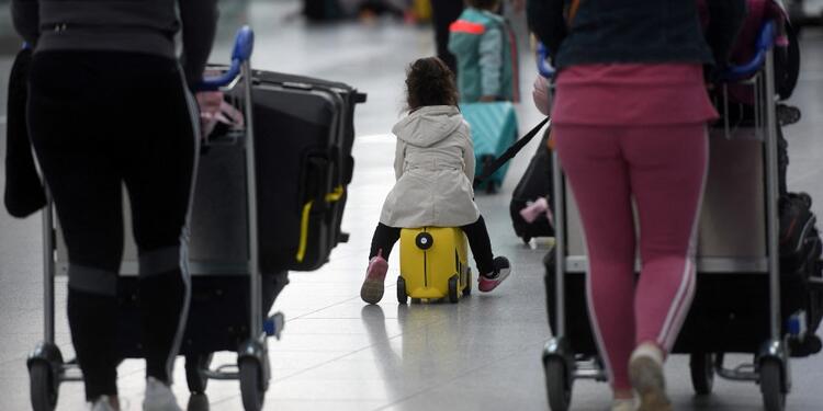 Viajeros en aeropuerto