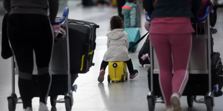 Viajeros en aeropuerto