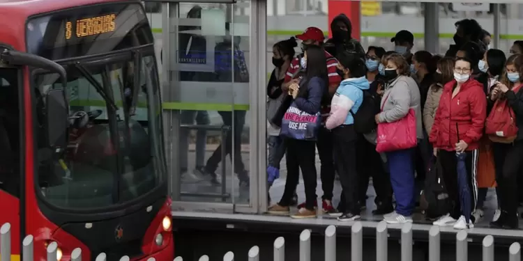 Aglomeración en Transmilenio no permite el distanciamiento social requerido.