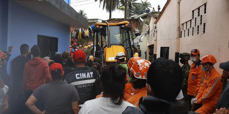 Tres personas muertas por caída de un muro tras fuerte aguacero en Florencia Caquetá