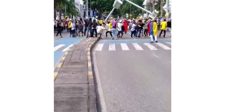 Protestas en Cali terminaron en actos vandálicos