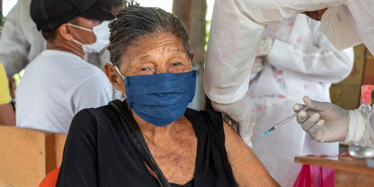 Vacunación contra covid-19 en Leticia