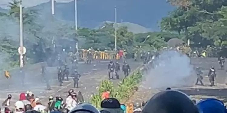 Más de 250 hombres de la Policía están en el municipio restableciendo el control de las vías bloqueadas.