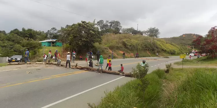 Bloqueo de vías por manifestaciones Bloqueo de vías por manifestaciones