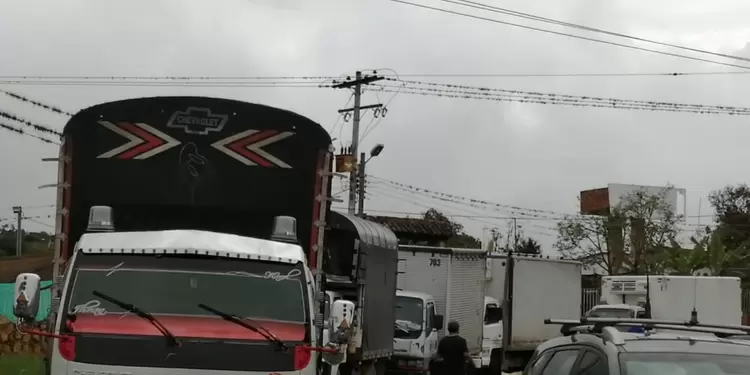 Bloqueos en vía Bogotá - Girardot