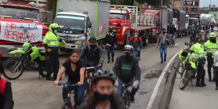 Camioneros y conductores de vehículos de carga protestan en sur de Bogotá