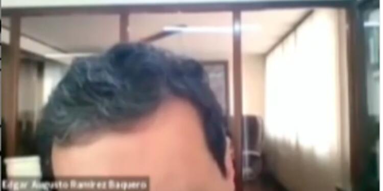 Profesor regañando a estudiante de U Rosario por foto de perfil del paro