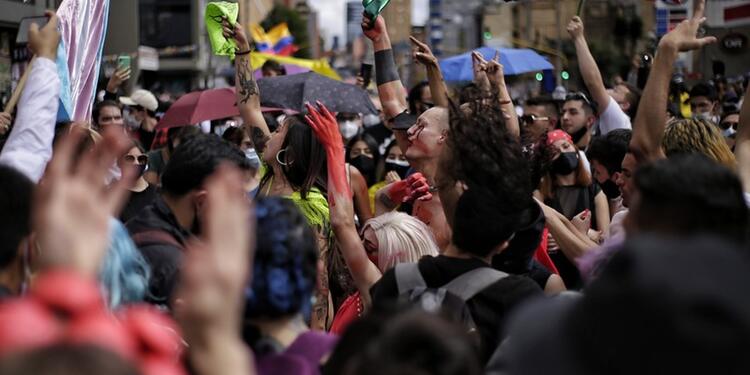 La decisión del Comité del Paro se daría en medio del récord de muertos por la covid-19 en Colombia. Protestas en Bogotá se concentraron en monumento de Los Héroes en Bogotá