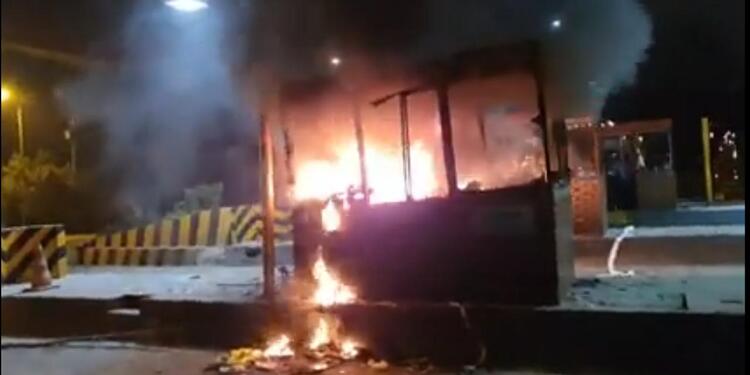 Incineran peaje ubicado a la salida de Neiva en la vía que conduce a Bogotá
