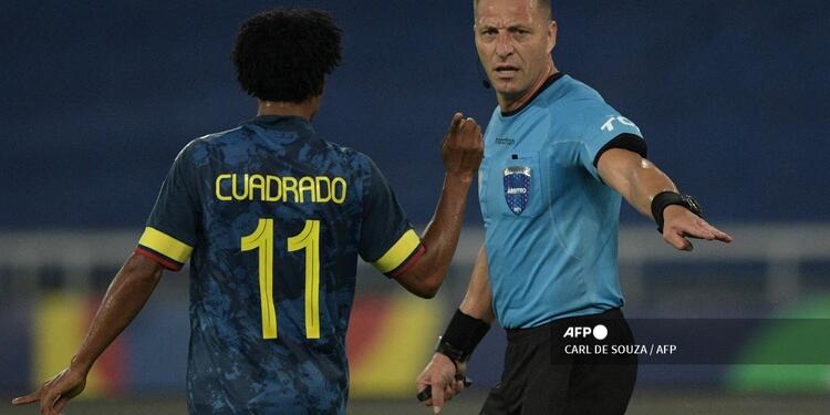 Juan Guillermo Cuadrado y Néstor Pitana