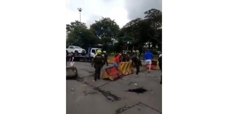 Bloqueo de vías en Cali Bloqueo de vías en Cali